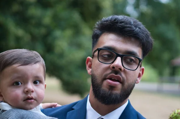 Asian Pakistani Father Holding His Months Old Infant Local Park — Stockfoto