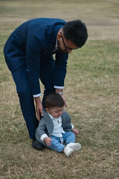 Asian Pakistani Father Holding His Months Old Infant Local Park — Photo