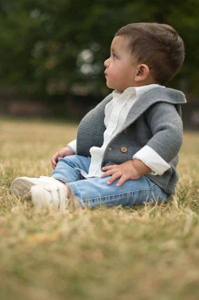 Months Old Cute Baby Enjoying Posing Camera Park Luton England — стоковое фото