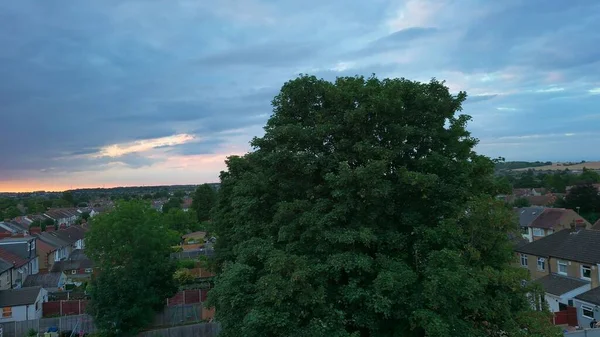 Luftaufnahme Von Luton Wohnhäusern Bei Schönem Sonnenuntergang Und Bunten Wolken — Stockfoto