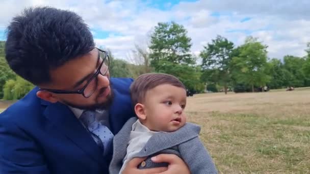 Asian Pakistani Father Holding His Months Old Infant Local Park — Vídeo de Stock