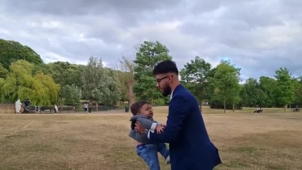 Asian Pakistani Father Holding His Months Old Infant Local Park — стоковое видео