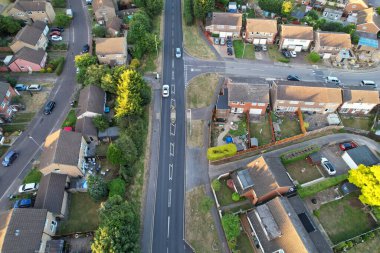 İngiltere 'nin Luton şehrinin yüksek açılı hava manzarası Günbatımında Büyük Britanya, Drone' un Görüntüsü