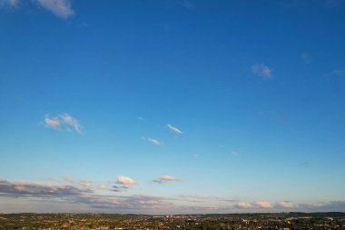 İngiltere 'nin Luton şehrinin yüksek açılı hava manzarası Günbatımında Büyük Britanya, Drone' un Görüntüsü