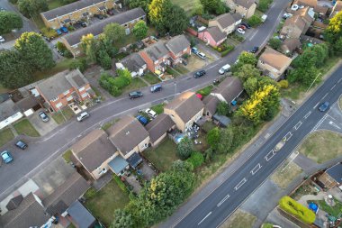 İngiltere 'nin Luton şehrinin yüksek açılı hava manzarası Günbatımında Büyük Britanya, Drone' un Görüntüsü