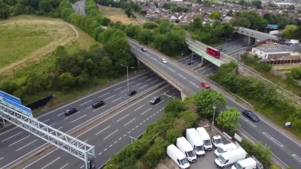 High Angle Aerial View British Roads Traffic Passing Luton City — Vídeo de Stock