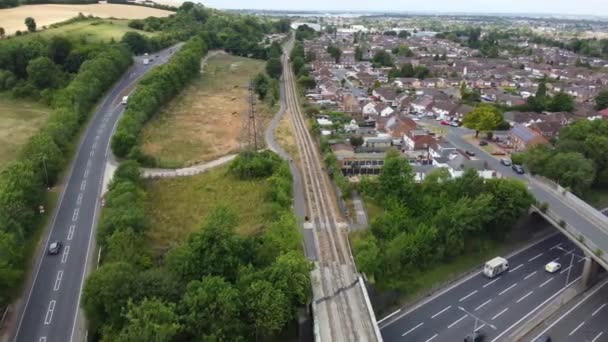 High Angle Aerial View British Roads Traffic Passing Luton City — стоковое видео