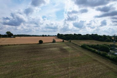 İngiltere 'nin köy ve kırsal kesimlerinden geçen İngiliz Karayolları ve Trafik Yüksek Açı görüntüsü