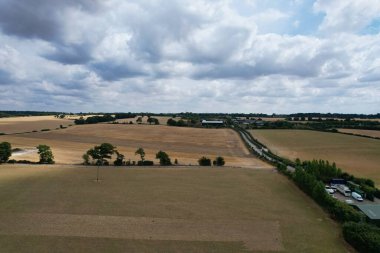 İngiltere 'nin köy ve kırsal kesimlerinden geçen İngiliz Karayolları ve Trafik Yüksek Açı görüntüsü