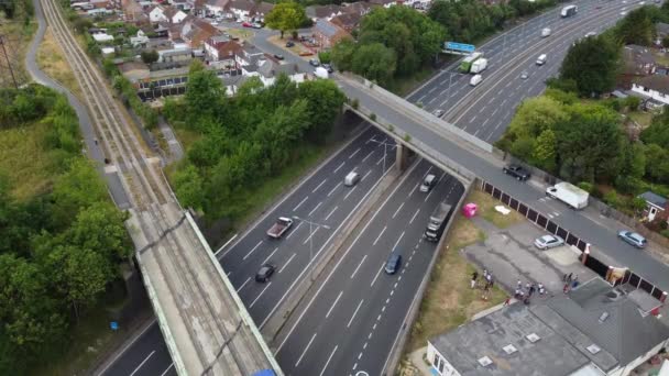 High Angle Aerial View British Roads Traffic Passing Luton City — стоковое видео