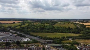 Luton City ve İngiltere kırsalından geçen İngiliz Karayolları ve Trafik Yüksek Açı görüntüsü