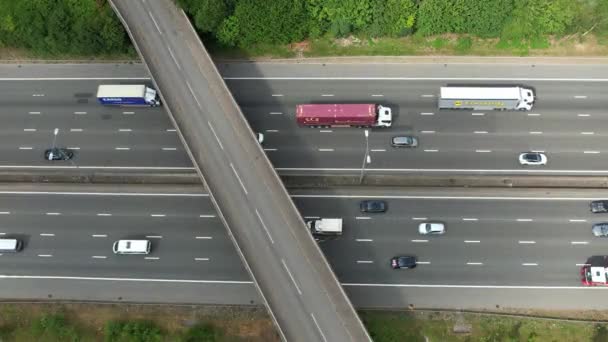 High Angle Aerial View British Roads Traffic Passing Luton City — Vídeo de stock