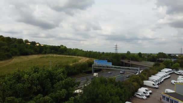 High Angle Aerial View British Roads Traffic Passing Luton City — 비디오