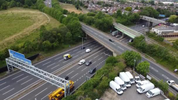 High Angle Aerial View British Roads Traffic Passing Luton City — Video Stock