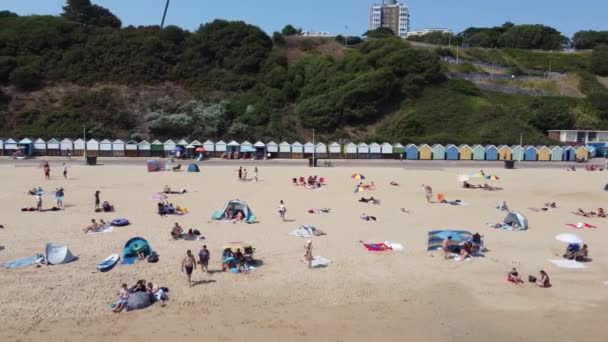 Aerial Footage People Relaxing Swimming Ocean Water Beach Bournemouth England — Video