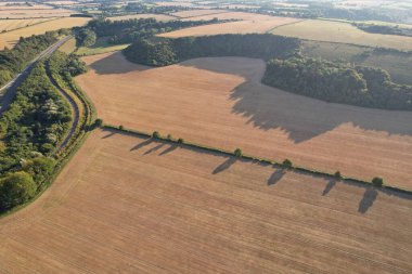 İngiliz Kırsal Bölgesi 'nin hava görüntüleri ve yüksek açılı görüntüsü, insansız hava aracı görüntüleri.