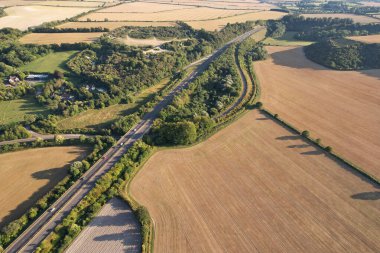 İngiliz Kırsal Bölgesi 'nin hava görüntüleri ve yüksek açılı görüntüsü, insansız hava aracı görüntüleri.
