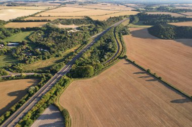 İngiliz Kırsal Bölgesi 'nin hava görüntüleri ve yüksek açılı görüntüsü, insansız hava aracı görüntüleri.