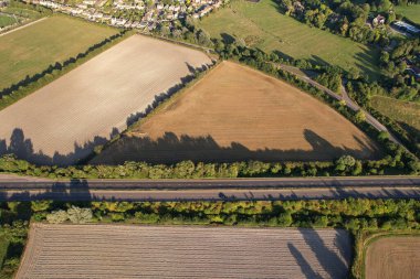 İngiliz Kırsal Bölgesi 'nin hava görüntüleri ve yüksek açılı görüntüsü, insansız hava aracı görüntüleri.