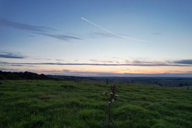 İngiliz Kırsal Bölgesi 'nin hava görüntüleri ve yüksek açılı görüntüsü, insansız hava aracı görüntüleri.