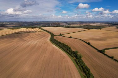 İngiliz Kırsal Bölgesi 'nin hava görüntüleri ve yüksek açılı görüntüsü, insansız hava aracı görüntüleri.