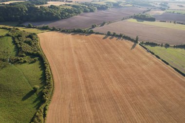 İngiliz Kırsal Bölgesi 'nin hava görüntüleri ve yüksek açılı görüntüsü, insansız hava aracı görüntüleri.