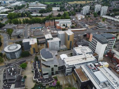 İngiltere 'nin merkezi Luton şehrinin Sunset Time, Town Centre ve Railways' deki muhteşem hava görüntüsü insansız hava aracı tarafından çekildi.
