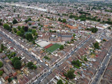 Luton Futbol Stadyumu 'nun ve İngiltere' nin Luton Town kentindeki Bury Park konutlarının havadan yüksek açılı görüntüsü.