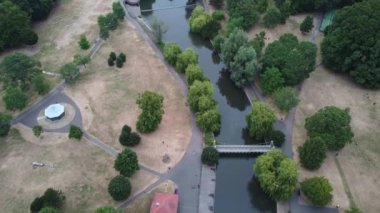 Yüksek açı ve Göl Havacılık, Luton England 'daki Yerel Serbest Erişim Parkı' nda Çocuklar için oyun alanı