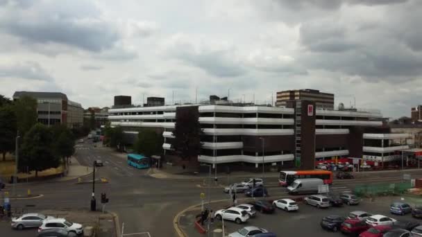 Letecké Záběry Vysoký Úhel Vlak Kolejích Nádraží Central Luton Centru — Stock video