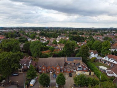 Luton City ve İngiltere kırsalından geçen İngiliz Karayolları ve Trafik Yüksek Açı görüntüsü