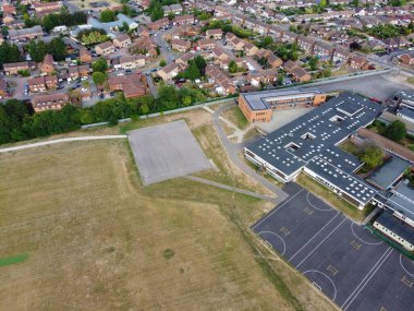 İngiltere 'nin Luton şehrindeki oyun alanının hava görüntüsü ve yüksek açılı görüntüleri.