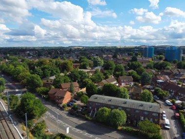 Londra Luton City 'nin yüksek açılı insansız hava aracı görüntüsü.
