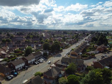 Londra Luton City 'nin yüksek açılı insansız hava aracı görüntüsü.