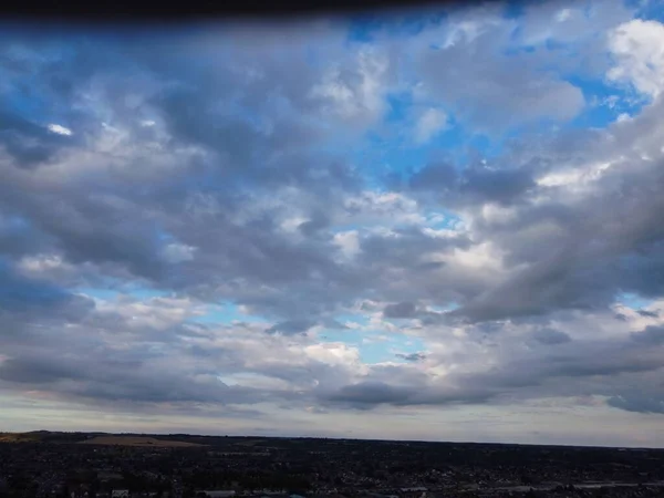 Прекрасний Барвистий Захід Сонця Барвистими Хмарами Небом Над Лутон Таун — стокове фото