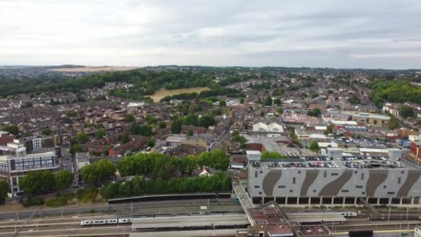 High Angle Aerial Footage View Train Railway Tracks Luton Town — Vídeos de Stock