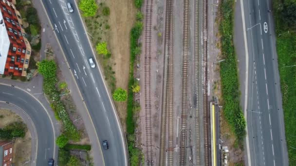 High Angle Aerial Footage View Train Railway Tracks Luton Town — Stockvideo