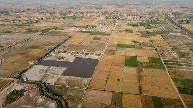 Punjab Pakistan 'ın Kala Shah Kaku köyünün hava görüntüsü, İHA' nın yüksek açılı görüntüsü.
