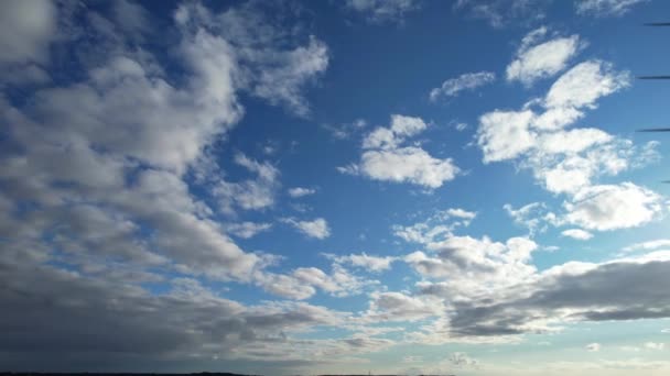 Драматичне Небо Рухомі Хмари Над Лутон Тауном Англії Британське Місто — стокове відео