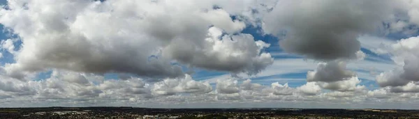 Most Beautiful Sky Thick Clouds British Town Hot Sunny Day — Zdjęcie stockowe