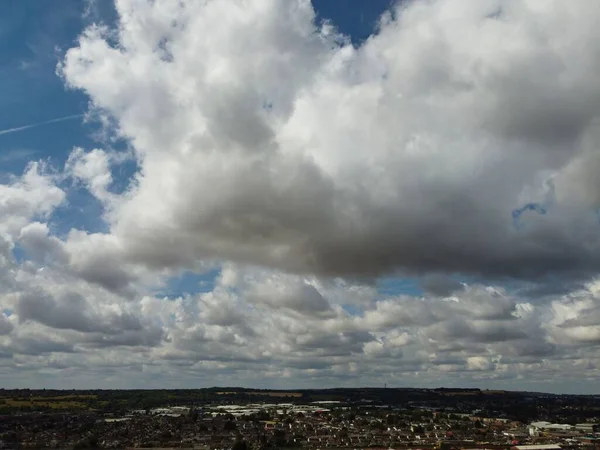 Most Beautiful Sky Thick Clouds British Town Hot Sunny Day — Foto de Stock