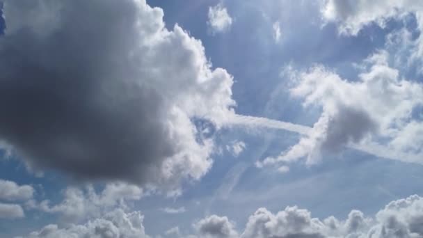 เมฆละครเคล อนไหวอย างรวดเร งกฤษภาพว โอม งของ Drone และคล ปหน บเวลา — วีดีโอสต็อก