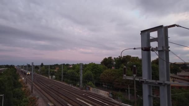 Train Moving Tracks Sunset Time Footage Captured Leagrave Luton Station — Vídeos de Stock