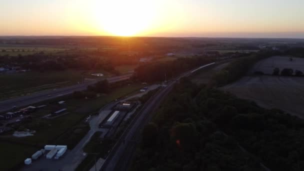 Fast Train Moving Tracks Sunset Time Luton Town England Footage – stockvideo