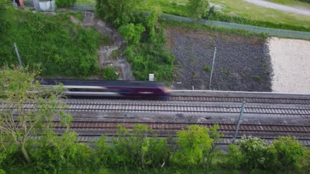 Fast Train Moving Tracks Sunset Time Luton Town England Footage — 图库视频影像