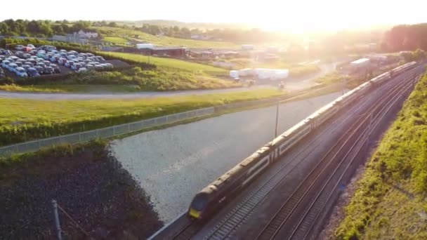 Fast Train Moving Tracks Sunset Time Luton Town England Footage — Stock Video
