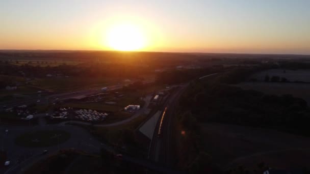 Fast Train Рухався Tracks Sunset Time Luton Town England Footage — стокове відео