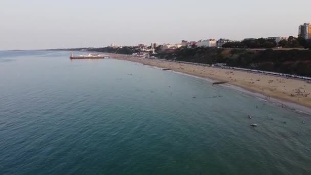 People Enjoying Relaxing Bournemouth Beach England Footage Taken Bournemouth Beach — Stock video