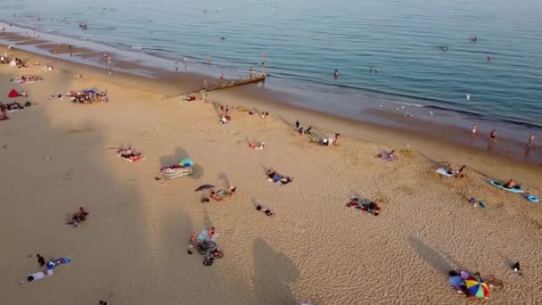 People Enjoying Relaxing Bournemouth Beach England Footage Taken Bournemouth Beach — Vídeo de Stock