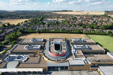 Sixth Form College Luton Bedfordshire Luton, England Great Britain. Specialist Sixth Form College providing academic and general vocational education for 16 to 18 year olds in Luton. Established in 1966,  College is the oldest such institution